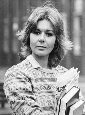 Barbara Flynn - Atriz, 5 de agosto de 1948