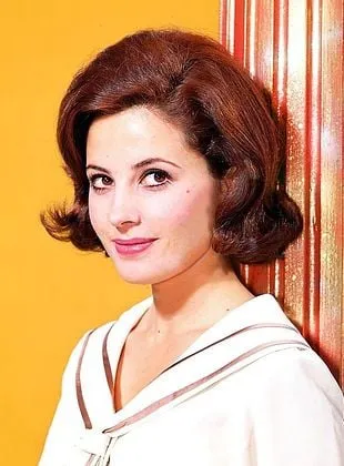 Barbara Parkins - Atriz, 22 de maio de 1942