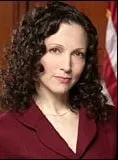 Bebe Neuwirth - Atriz, 31 de dezembro de 1958