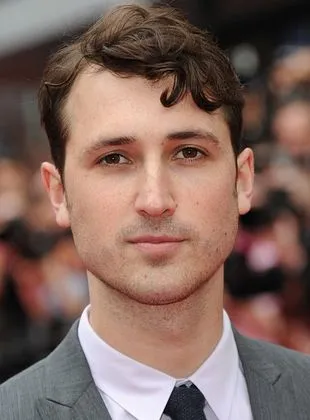 Ben Lloyd-Hughes - Ator, 14 de abril de 1988