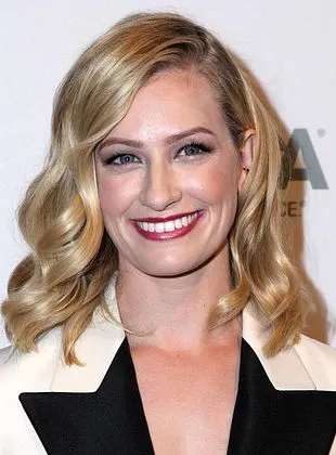 Beth Behrs - Atriz, 26 de dezembro de 1985