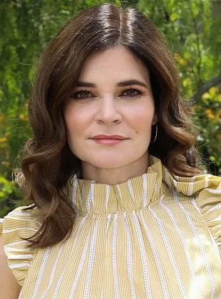 Betsy Brandt - Atriz, 14 de março de 1973