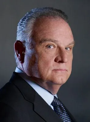 Bill Smitrovich - Ator, 16 de maio de 1947