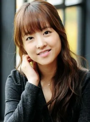 Bo-Young Park - Atriz, 12 de fevereiro de 1990