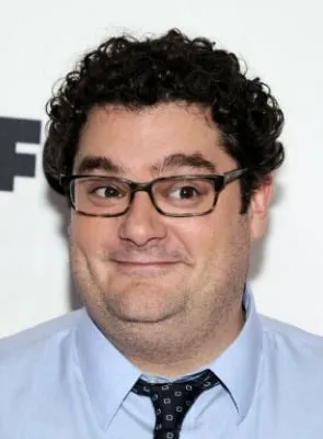Bobby Moynihan - Ator, 31 de janeiro de 1977