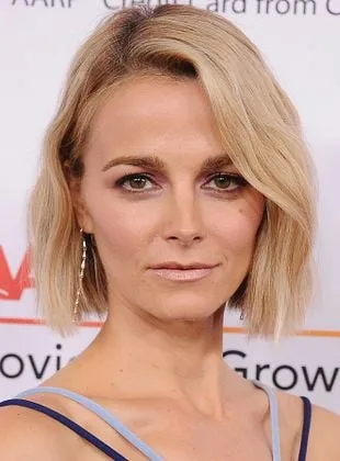 Bojana Novakovic - Atriz, 12 de julho de 1981