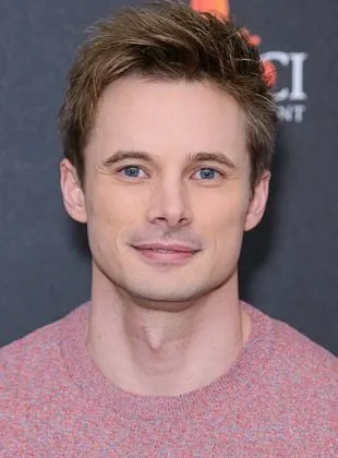 Bradley James (II) - Ator, 11 de outubro de 1983