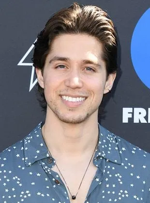 Brandon Larracuente - Ator, 11 de novembro de 1994