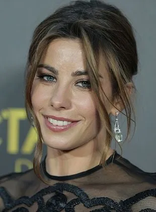 Brooke Satchwell - Atriz, 14 de novembro de 1980