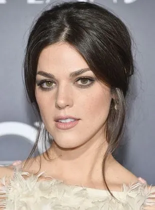 Callie Hernandez - Atriz, 24 de maio de 1995