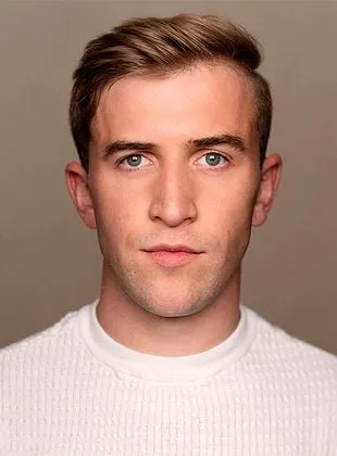 Callum Scott Howells - 29 de abril de 1999