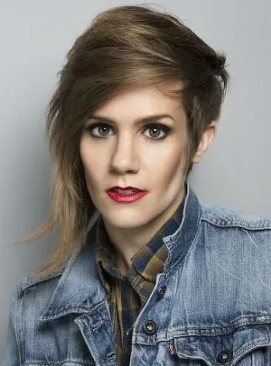 Cameron Esposito - Atriz, Creator/Showrunner, Produtor Executivo, 17 de outubro de 1981