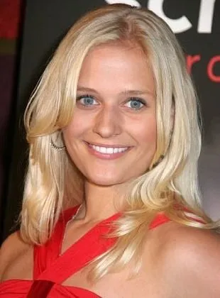 Carly Schroeder - Atriz, Coprodutor, 18 de outubro de 1990