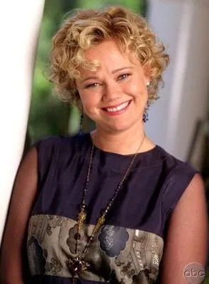 Caroline Rhea - Atriz, 13 de abril de 1964
