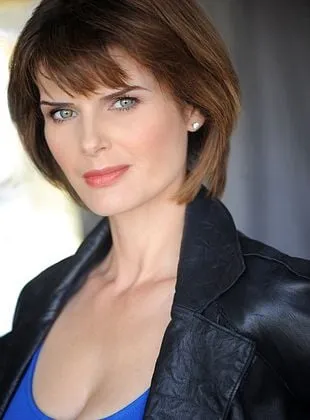 Carrie Genzel - Atriz, 18 de setembro de 1971