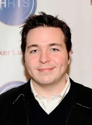 Carter Bays - Roteirista, Produtor Executivo, Criador, 12 de agosto de 1975