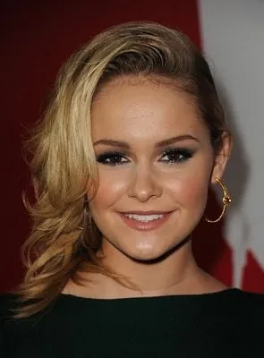 Cassi Thomson - Atriz, 14 de agosto de 1993