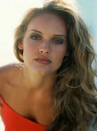 Cassidy Rae - Atriz, 7 de junho de 1976