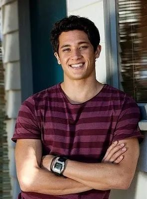 Chai Romruen - Ator, 8 de fevereiro de 1989