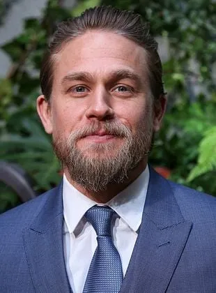 Charlie Hunnam - Ator, 10 de abril de 1980