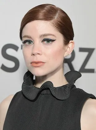 Charlotte Hope - Atriz, 15 de outubro de 1990