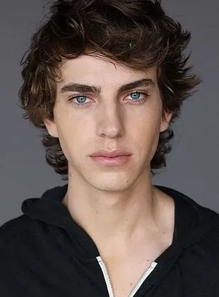 Chase Ellison - Ator, 22 de setembro de 1993