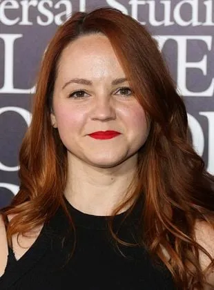 Chelsea Alden - Atriz, 7 de abril de 1988