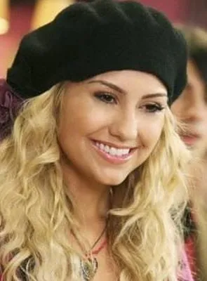 Chelsea Kane - Atriz, 15 de setembro de 1988