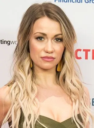 Chelsey Reist - Atriz, 4 de janeiro de 1987