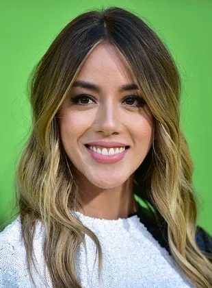 Chloe Bennet - Atriz, 18 de abril de 1992