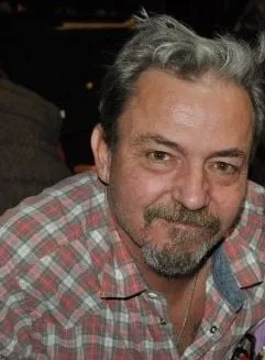 Chris Thompson - Roteirista, Produtor Executivo, Produtor