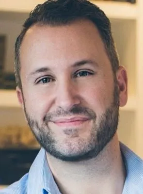 Chris Van Dusen - Roteirista, Produtor Executivo, Criador, 17 de março de 1960