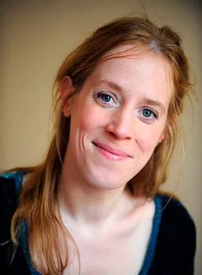 Christelle Cornil - Atriz, 28 de agosto de 1977