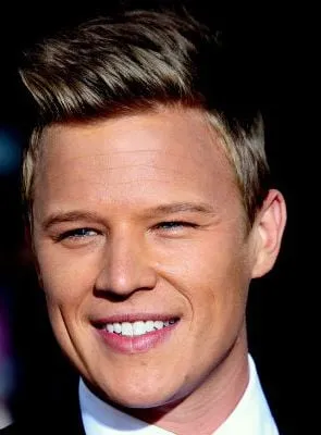 Christopher Egan - Ator, 29 de junho de 1984