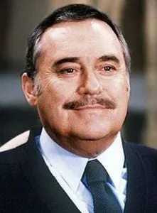 Christopher Hewett - 5 de abril de 1922, 3 de agosto de 2001