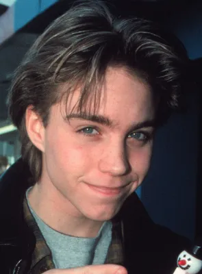 Christopher Pettiet - Ator, 12 de fevereiro de 1976, 12 de abril de 2000