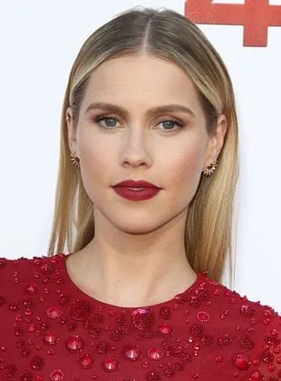 Claire Holt - Atriz, 11 de junho de 1988