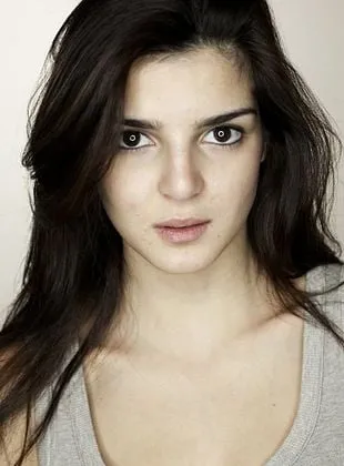 Clara Lago - Atriz, 6 de março de 1990