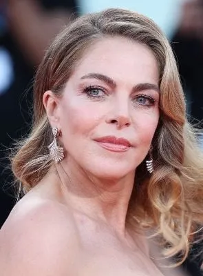 Claudia Gerini - Atriz, Diretora, Roteirista, 18 de dezembro de 1971