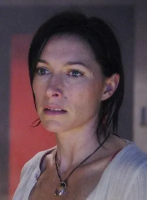 Claudia Karvan - Atriz, Creator/Showrunner, Produtora, 19 de maio de 1972