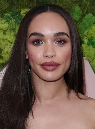 Cleopatra Coleman - Atriz, Produtor Executivo, Roteirista, 29 de outubro de 1987