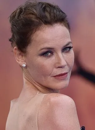 Connie Nielsen - Atriz, 3 de julho de 1965