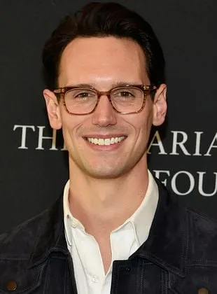 Cory Michael Smith - Ator, 14 de novembro de 1986