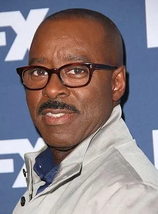 Courtney B. Vance - Ator, Produtor Executivo, Roteirista, 12 de março de 1960