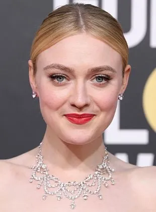 Dakota Fanning - Atriz, Produtor Executivo, Produtora, 23 de fevereiro de 1994