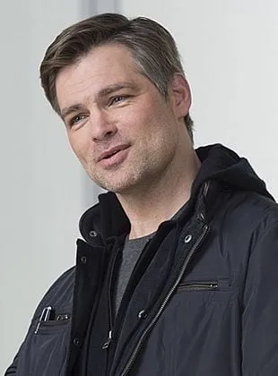 Daniel Cosgrove - Ator, 16 de dezembro de 1970