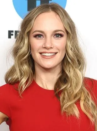 Danielle Savre - Atriz, 26 de agosto de 1988