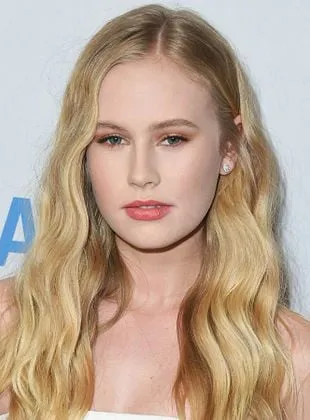 Danika Yarosh - Atriz, 1 de outubro de 1998