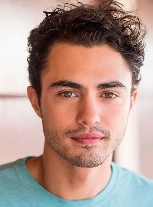 Darren Barnet - Ator, 27 de abril de 1991