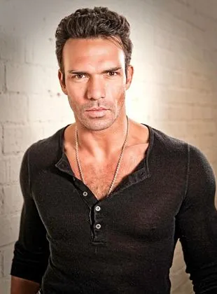 Darren Shahlavi - Ator, 5 de agosto de 1972, 14 de janeiro de 2015